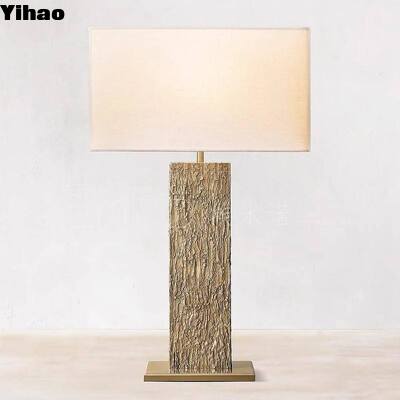 Yihao OEM Custom Vintage Solid Brass LED Desk Lamp met 2700K Warm White Light en Modern Design