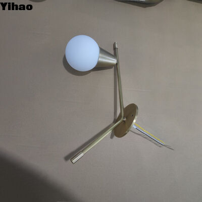 Industriële koperen wandlamp met 2700K warm wit licht voor moderne woonkamers