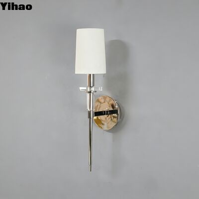 Klassieke koperen wandlamp met 2700K warm wit licht en 30000 uur levensduur voor moderne decoratie